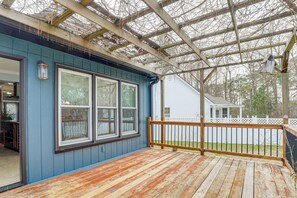 Terrace/patio - Family & Pet Friendly! Home 6 Mi to Surfside Beach (Myrtle Beach)