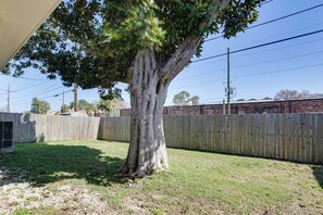 Property grounds - Dine, Shop & Play: Kenner Home w/ Patio & Yard! (Kenner)
