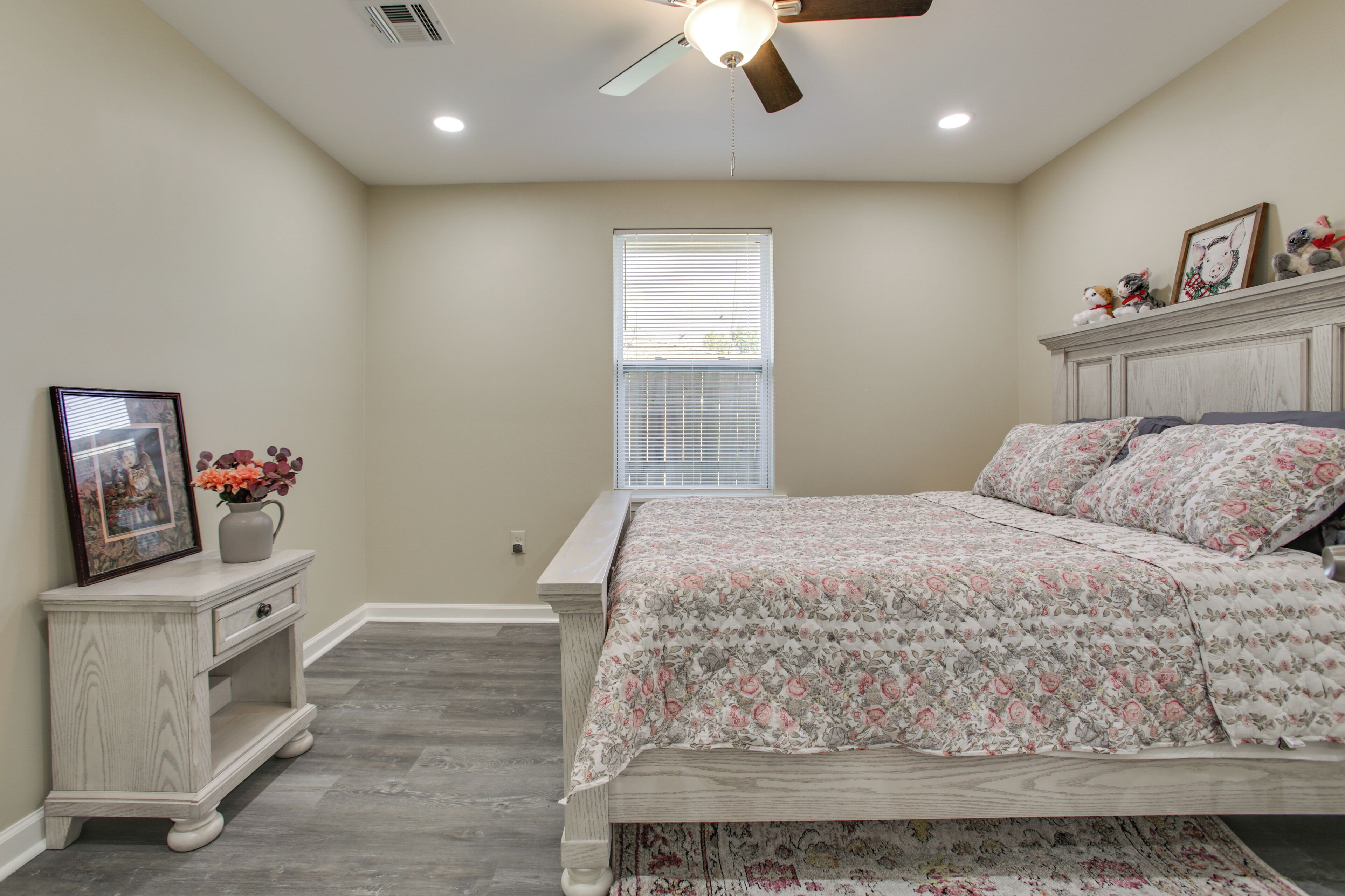 3 makuuhuonetta, silitysrauta/-lauta, internet, vuodevaatteet