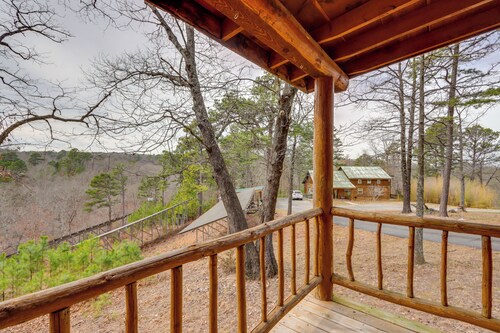 Eureka Springs Cabin on 9+ Acres: Community Perks!