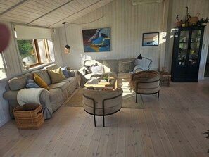 TV, DVD player, ping pong - Fantastic house with a beautiful view (Ebeltoft)