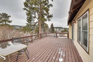 Outdoor dining - Near Ski Slopes & ATV Trails: Large Lead Getaway (Lead)