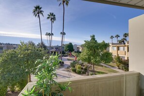 Property grounds - Walk to Everything! Pet-Friendly Old Town Condo (Scottsdale)