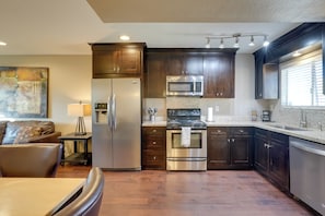 Fridge, microwave, stovetop, dishwasher - Walk to Everything! Pet-Friendly Old Town Condo (Scottsdale)