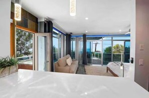 4 bedrooms, iron/ironing board, travel cot, WiFi - Breathtaking Sunset Villa+Guesthouse+2 hot tubs (San Diego)
