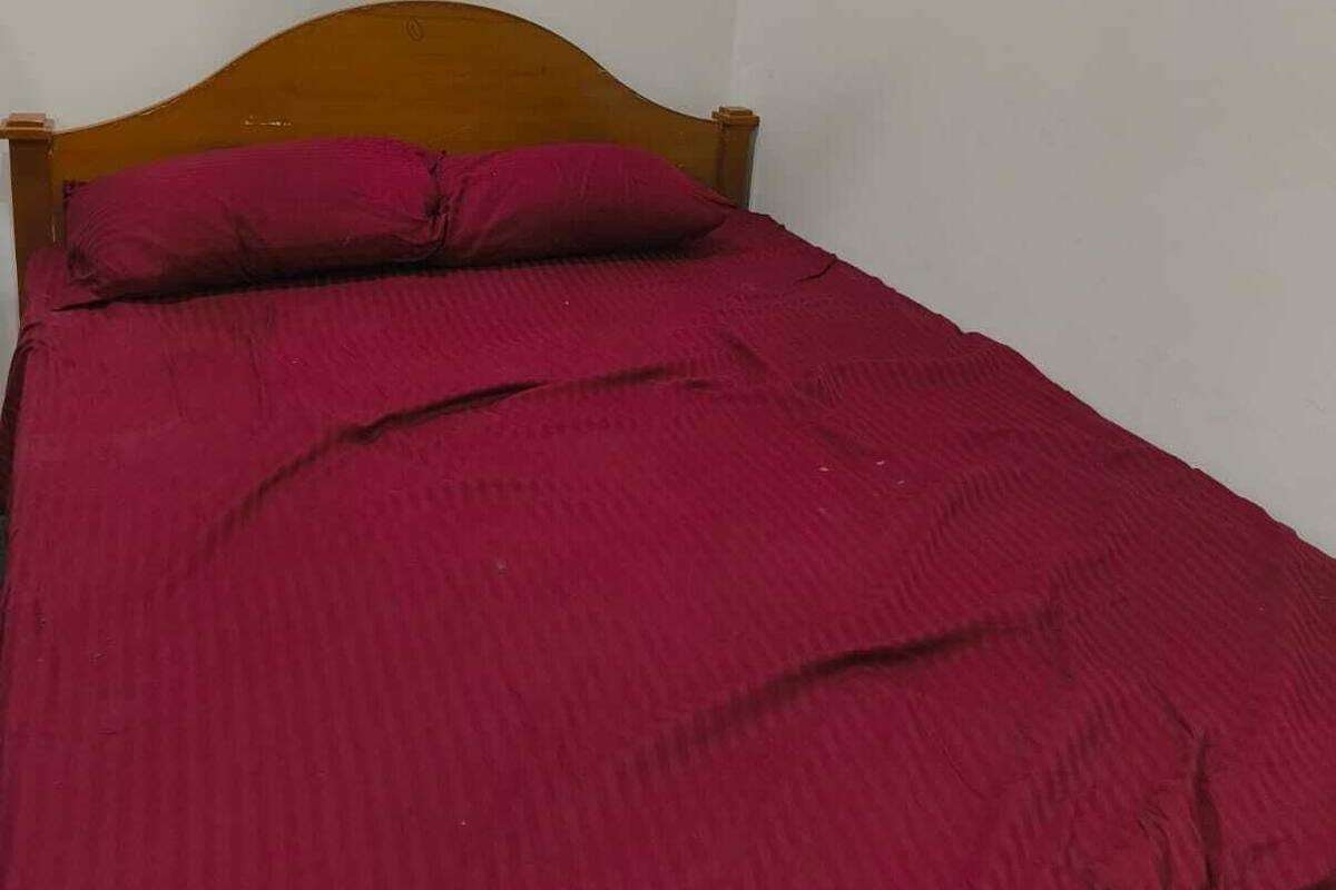 Economy Room, 1 Queen Bed, Private Bathroom, Ground Floor | In-room safe, desk, laptop workspace, iron/ironing board