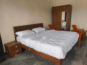 Deluxe Double Room, 1 King Bed, Air conditioning, Courtyard View - Annamalaiyar Mahal & Residency (Chengam)