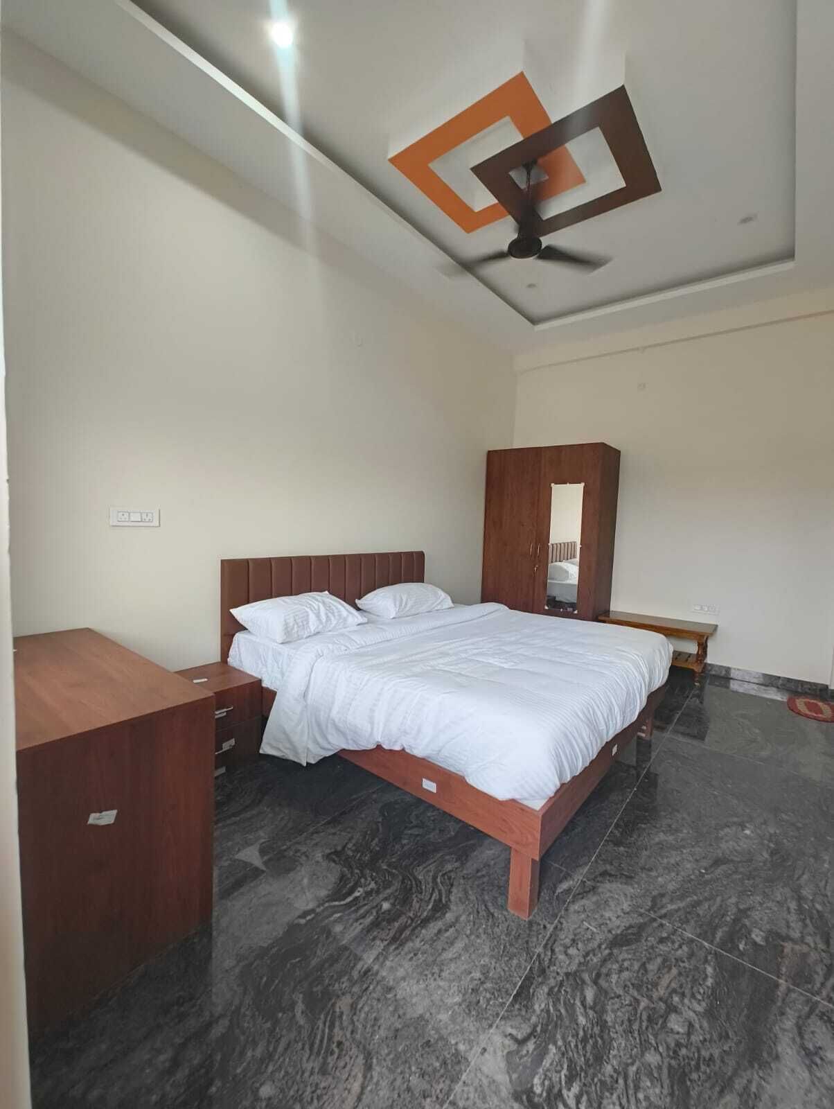 Deluxe Double Room, 1 King Bed, Air conditioning, Courtyard View | In-room safe, desk, laptop workspace, iron/ironing board