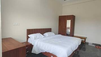 Deluxe Double Room, 1 King Bed, Air conditioning, Courtyard View | In-room safe, desk, laptop workspace, iron/ironing board
