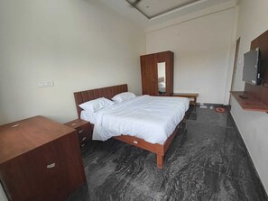 In-room safe, desk, laptop workspace, iron/ironing board - Annamalaiyar Mahal & Residency (Chengam)