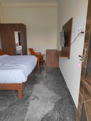 Deluxe Double Room, 1 King Bed, Air conditioning, Courtyard View - Annamalaiyar Mahal & Residency (Chengam)