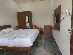 Deluxe Double Room, 1 King Bed, Air conditioning, Courtyard View - Annamalaiyar Mahal & Residency (Chengam)