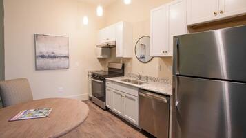 Fridge, microwave, stovetop, dishwasher