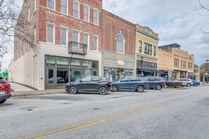 Exterior - Walkable Couple’s Retreat in Downtown Florence (Florence)