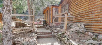 Riverfront Drake Home - 10 Mi to Estes Park!