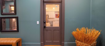 Downtown Business Hub! Walkable Condo in Florence