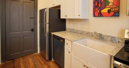 Downtown Business Hub! Walkable Condo in Florence