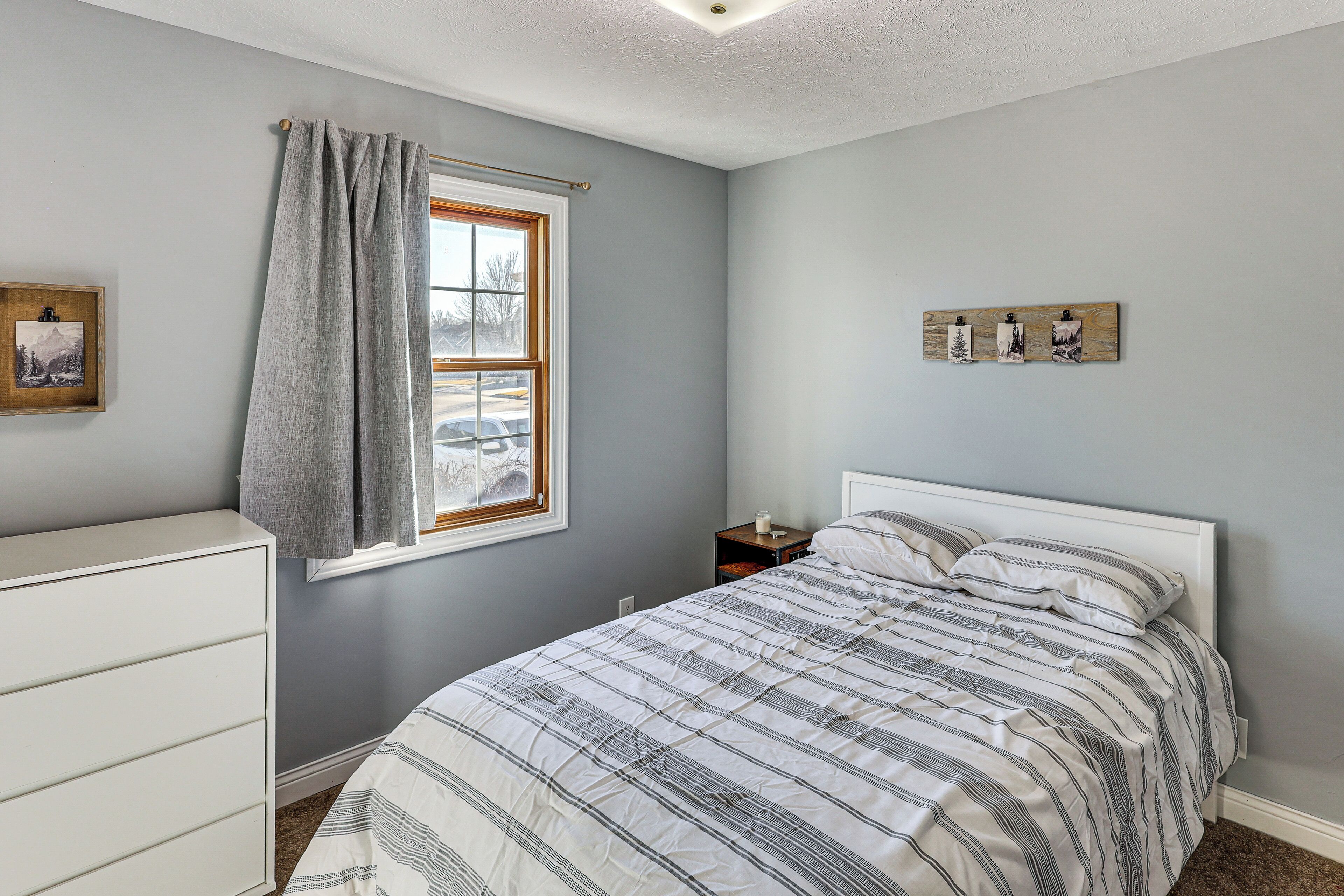 Iron/ironing board, internet, bed sheets