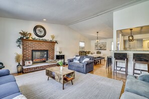 TV, fireplace, video games, table football - Private Hot Tub + Lake Access: Poconos Escape! (Tobyhanna)