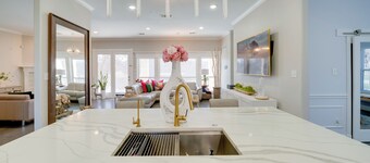 Near Joe Pool Lake! Luxe Getaway w/ Shared Pool