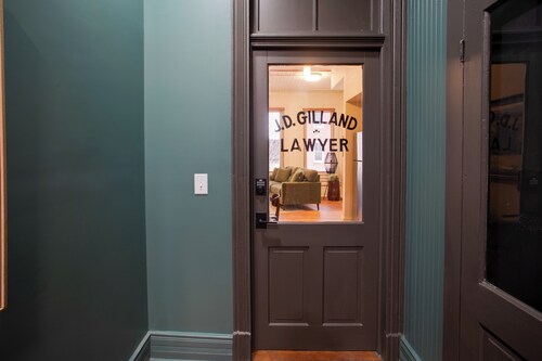 Great for Med Professionals! Dtwn Florence Condo