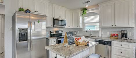 Fridge, microwave, stovetop, dishwasher