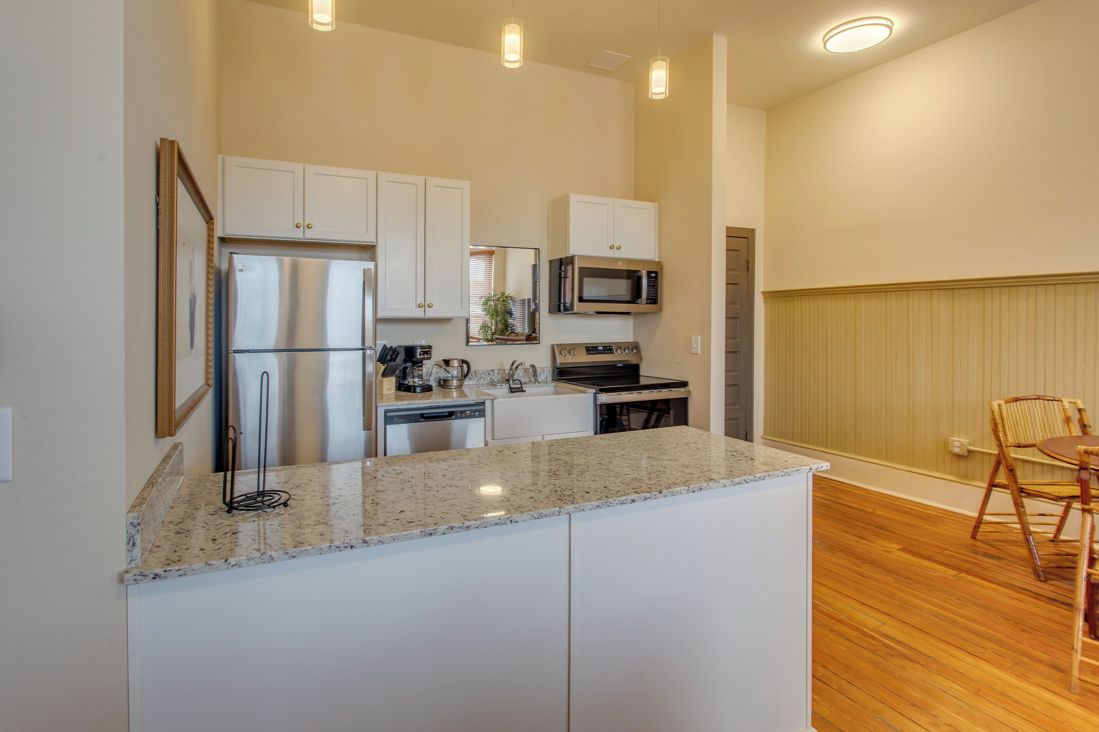 Fridge, microwave, stovetop, dishwasher