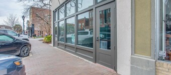 Walk to Shops & Restaurants! Dtwn Florence Unit