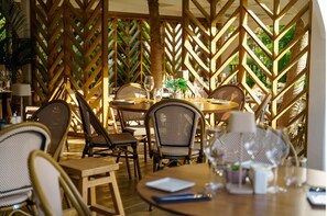 Outdoor dining - Eco Tropical Adventure Hideaway | Pool | Water Sports, Spa & Steps to Beach (Marigot)