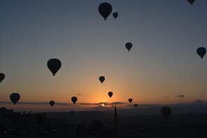 Miscellaneous - Family Cave Room with Terrace & Balloon View (NEVŞEHİR)