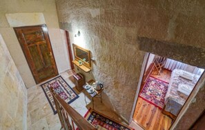 Interior - Family Cave Room with Terrace & Balloon View (NEVŞEHİR)