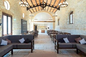 Interior - Villa Fortino: A characteristic two-story age-old estate in a quiet position, surrounded by the Sicilian countryside, with Free WI-FI. (Alcamo)