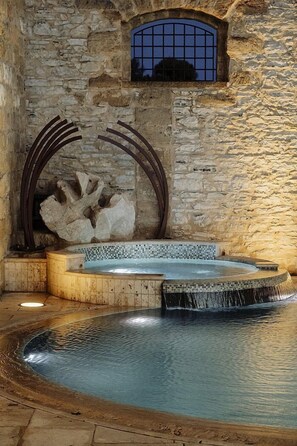 Pool - Villa Fortino: A characteristic two-story age-old estate in a quiet position, surrounded by the Sicilian countryside, with Free WI-FI. (Alcamo)