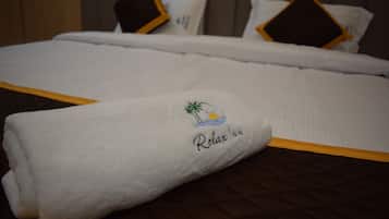 Dobbeltrom – deluxe, balkong, byutsikt | Skrivebord, skrivebord for bærbar PC og wi-fi (inkludert)