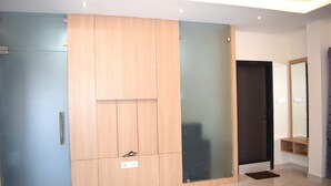 Luxury Suite, Balcony, City View | Bahagian dalam