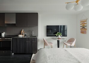 Comfort Suite, Non Smoking, City View | Living area - The Eaton Towers Dundas Toronto (Toronto)