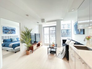 Executive-sviitti, järvinäköala | Työpöytä, kannettavalle tietokoneelle sopiva työtila, ilmainen Wi-Fi