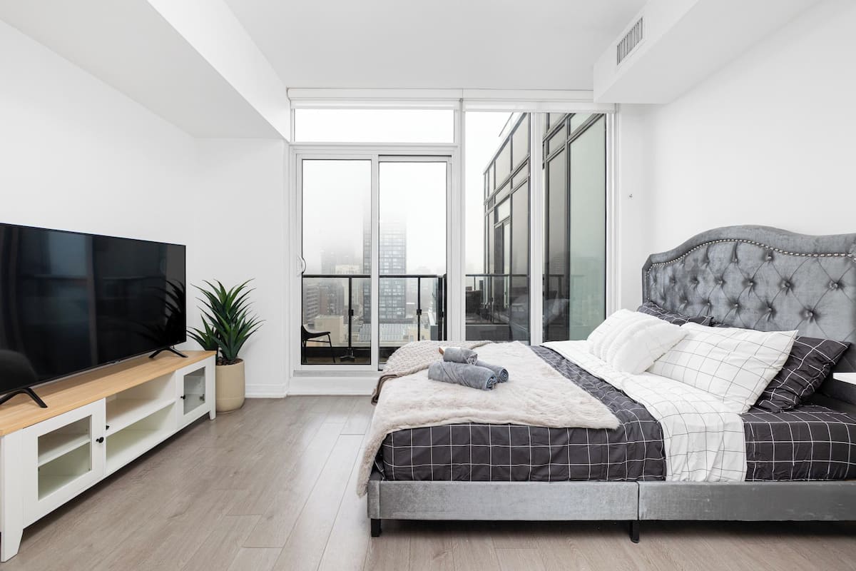 Basic Suite, City View | Desk, laptop workspace, free WiFi