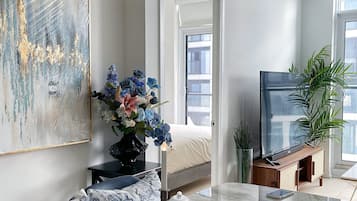 Suite Exécutive, non-fumeur, vue lac | Restauration dans la chambre