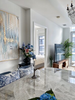 Executive Suite, Lake View | In-room dining