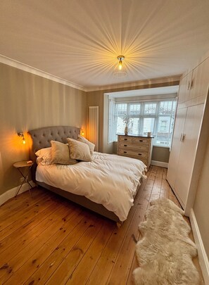 Unclassified image, 4 of 16, button - Stylish Southsea Home (Portsmouth)