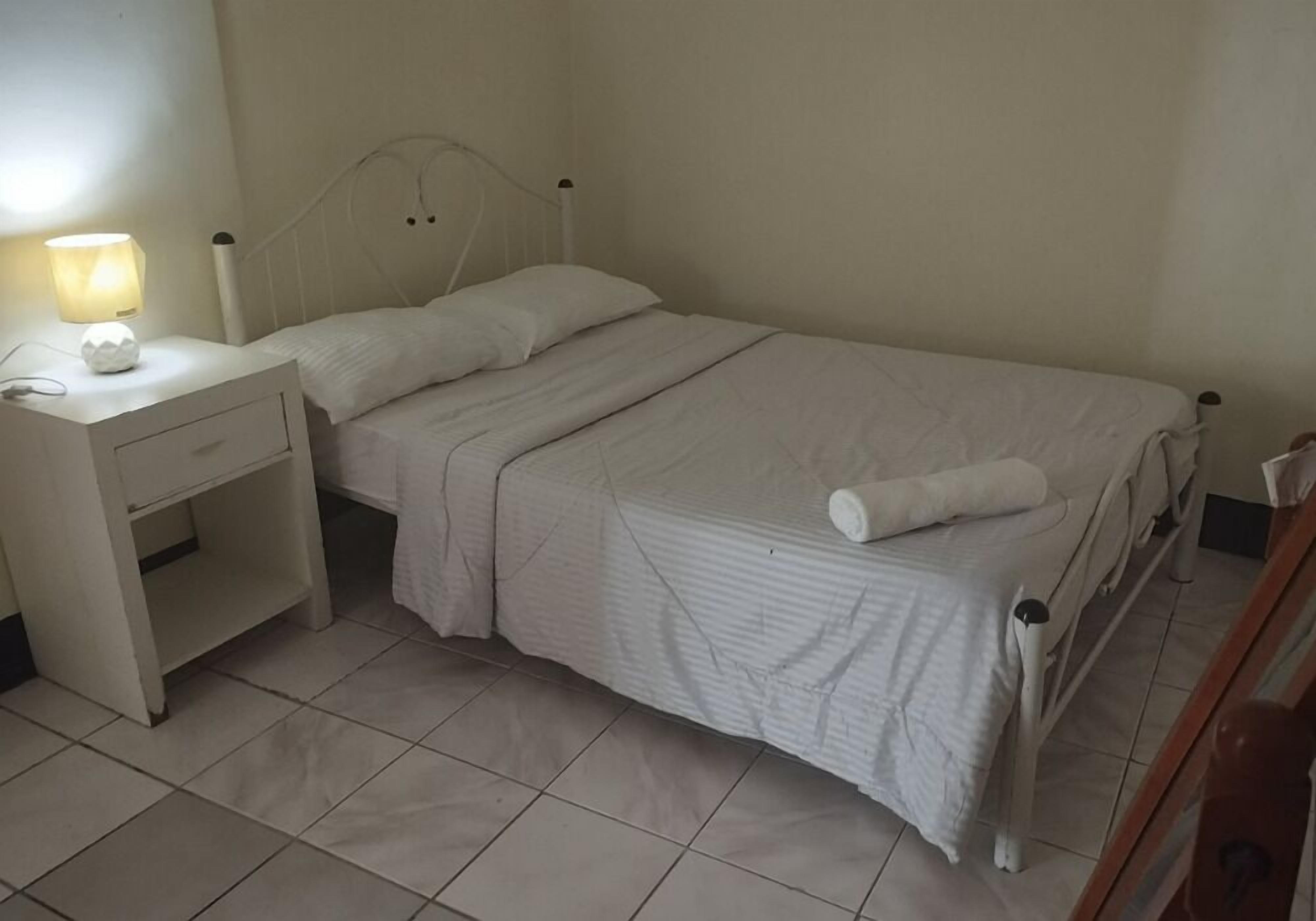 Bureau, draps fournis