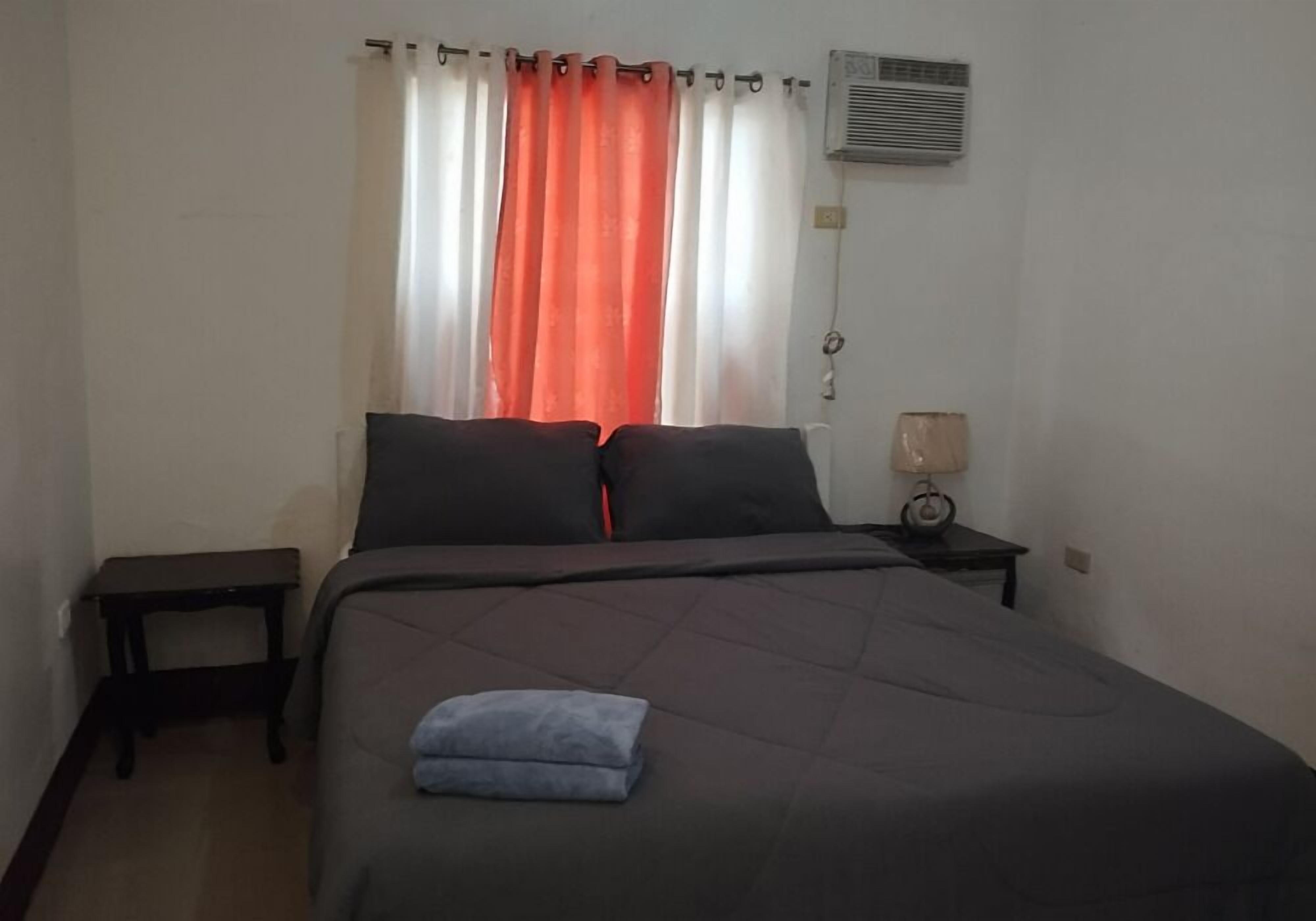 Bureau, draps fournis