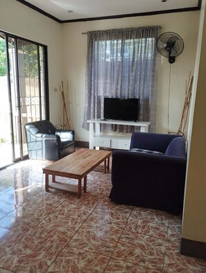 Deluxe Bungalow, Balcony, Garden View - Tayud Hotel by Hiverooms (Liloan)