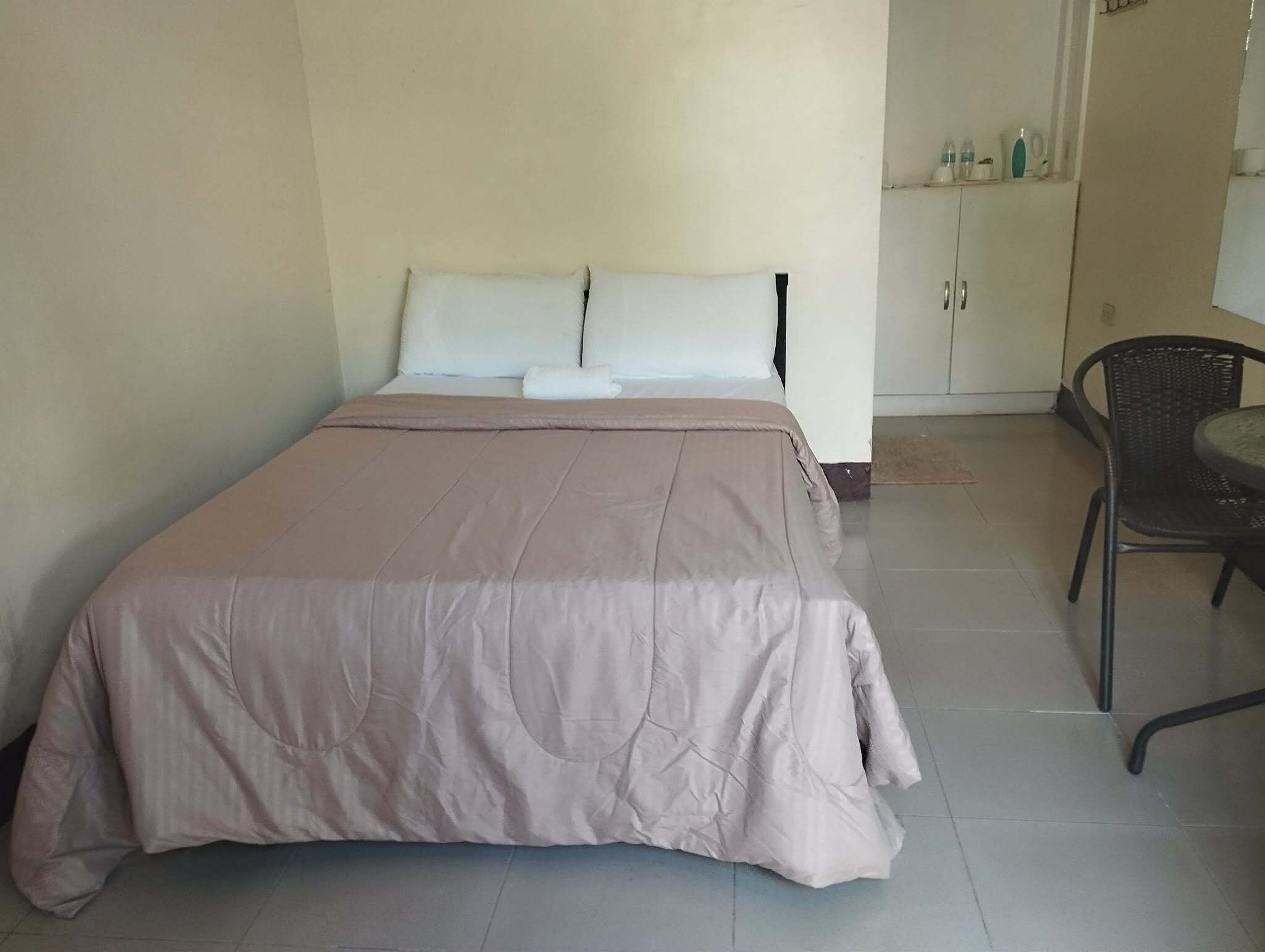 Bureau, draps fournis