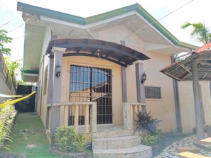 Unclassified image, 5 of 21, button - Tayud Hotel by Hiverooms (liloan)