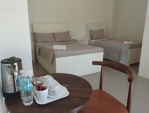 Deluxe Triple Room | Bed sheets - Tayud Hotel by Hiverooms (Liloan)
