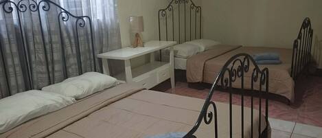 シグネチャー バンガロー バルコニー ガーデンビュー | ベッドシーツ