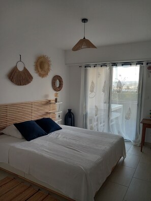 1 bedroom, iron/ironing board, free WiFi, bed sheets - Magnificent apartment 2 minutes walk from the beach and shops (Grosseto-Prugna)