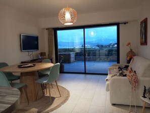 TV, books - Magnificent apartment 2 minutes walk from the beach and shops (Grosseto-Prugna)